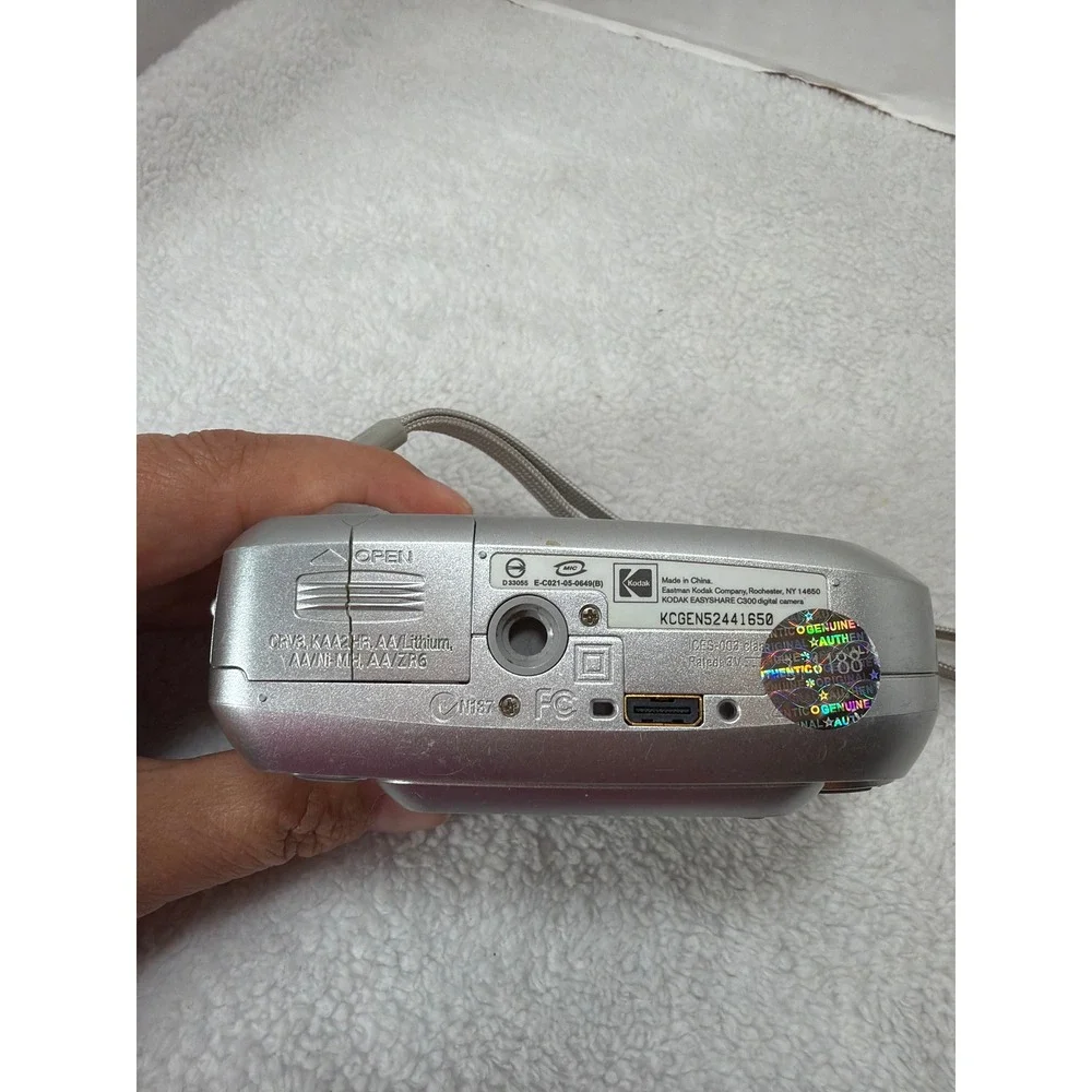 Kodak EasyShare C300 Digital Camera Silver Vintage Digicam 37mm Lens Working!
